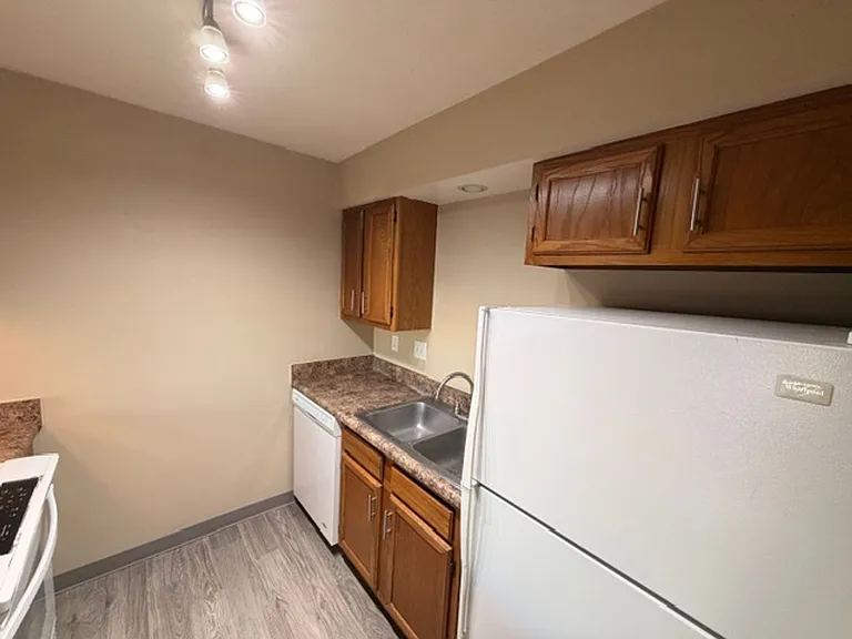 Superior Place Apartments — Photo 15