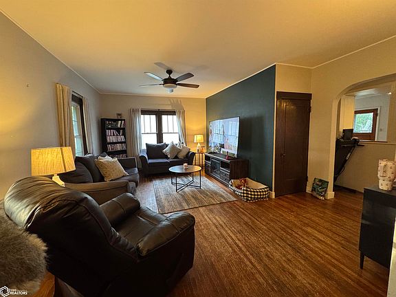 2nd image of 1002 Locust St