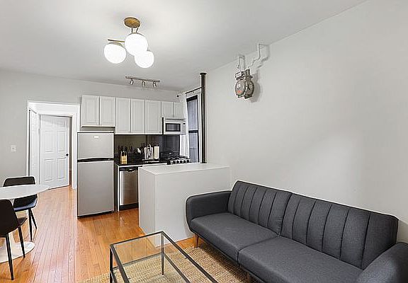 3rd image of 23 E 109th St APT 2L