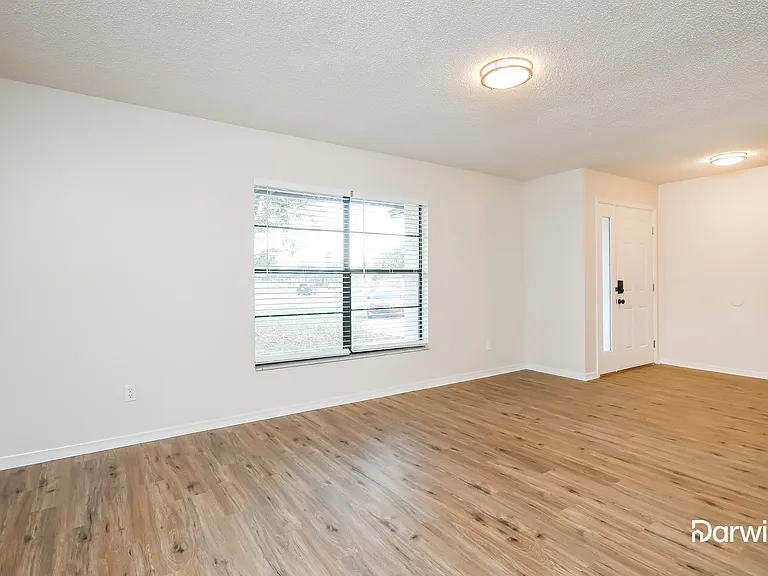 399 Eagle Cir — Photo 4