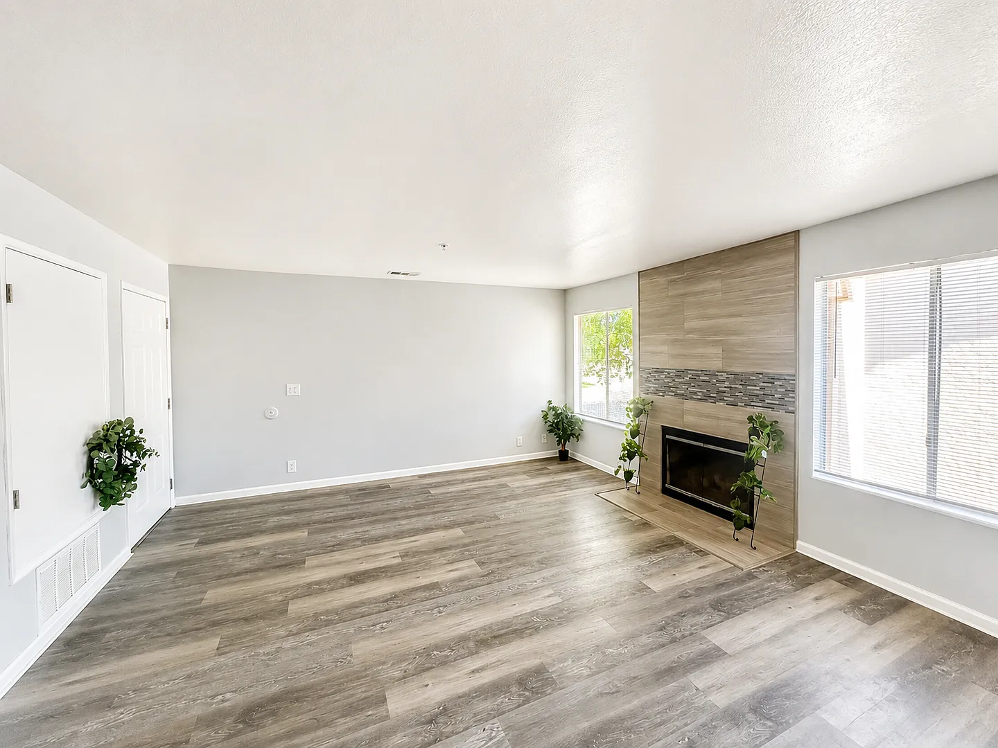 Creekside Apartments — Photo 3