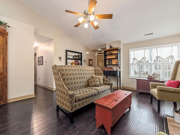 3rd image of 7192 Normanton Dr