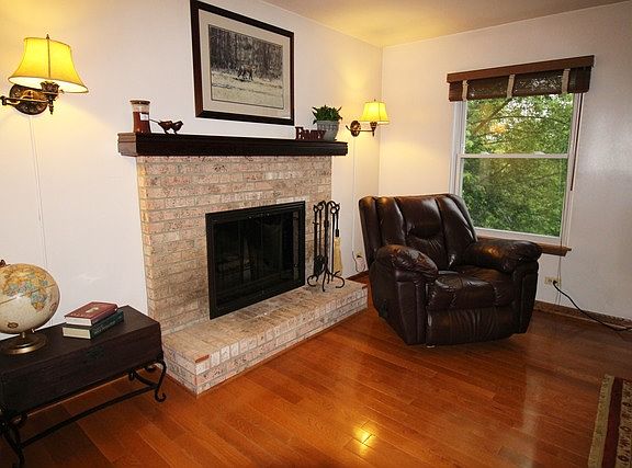3rd image of 981 Creekview Ln