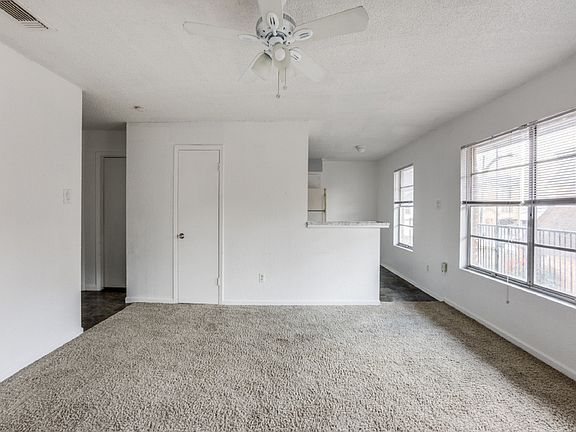 3rd image of 4920 Chenevert St #2