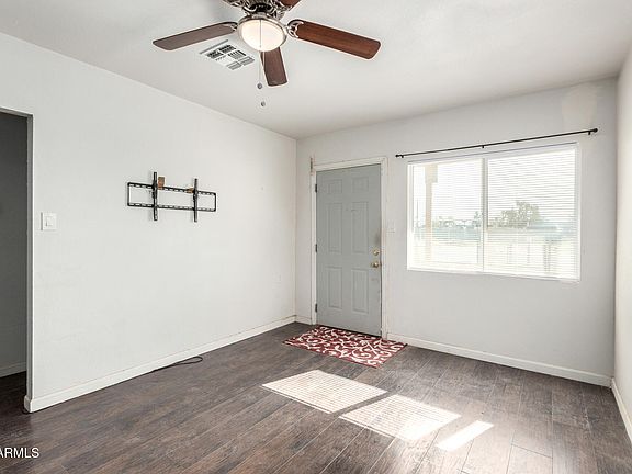 3rd image of 460 W SPRUELL Avenue