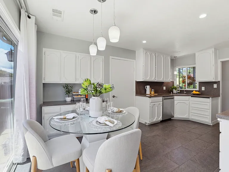 3490 Flora Vista Ave — Photo 13