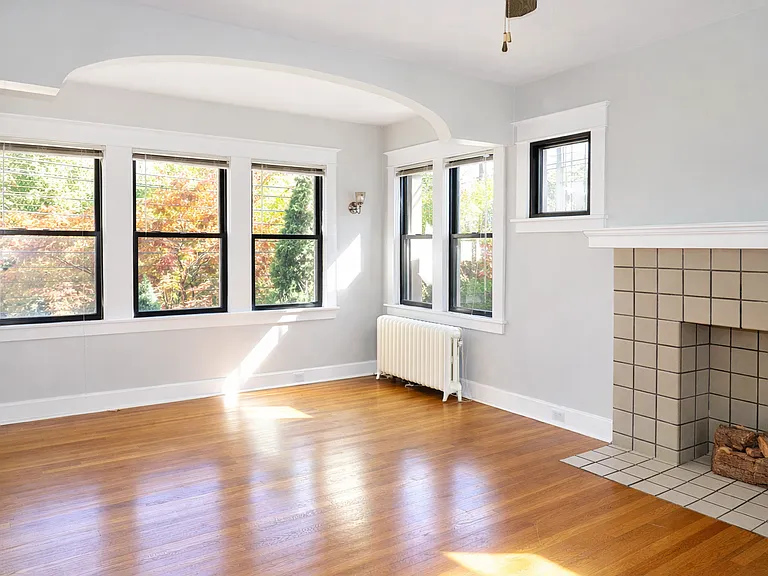 902 S Trenton Ave — Photo 2