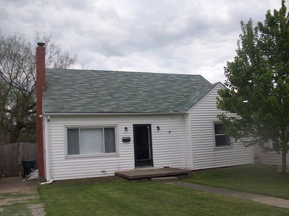 3rd image of 860 Marcellus Dr
