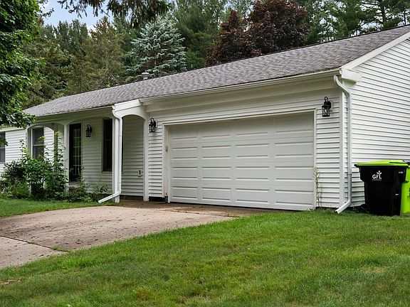 2nd image of 3019 Pineview Dr