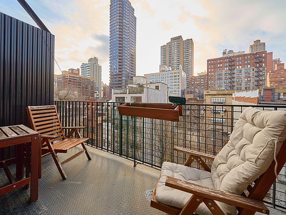 5th image of 432 E 88th St #Penthouse