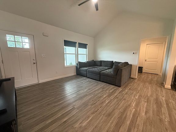 4th image of 125 Sawgrass Ln