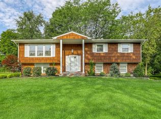 9 Strathmore Dr, New City, NY 10956