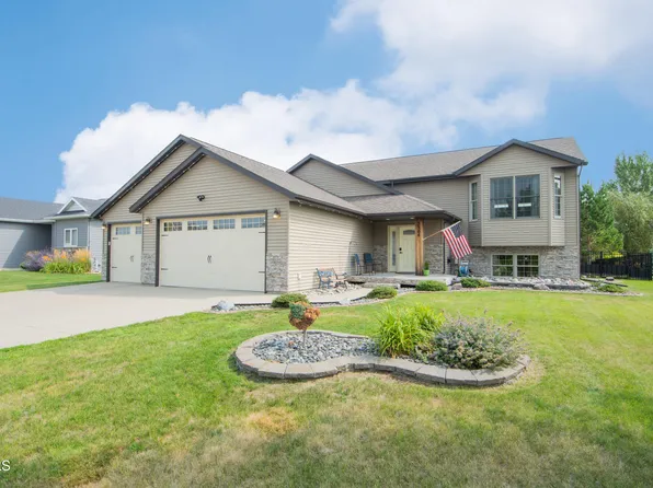 2304 36th St S, Moorhead, MN 56560