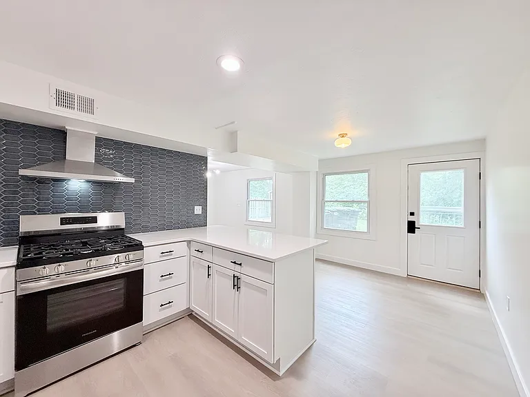 1132 S 33rd St #4 — Photo 3