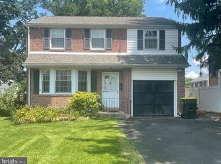 213 E Moreland Rd, Willow Grove, PA 19090