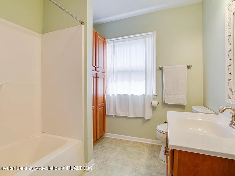 608 1/2 Seymour Ave — Photo 6