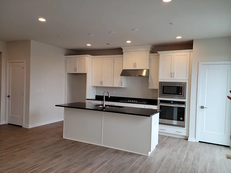 821 Bayberry Ct #821 — Photo 17
