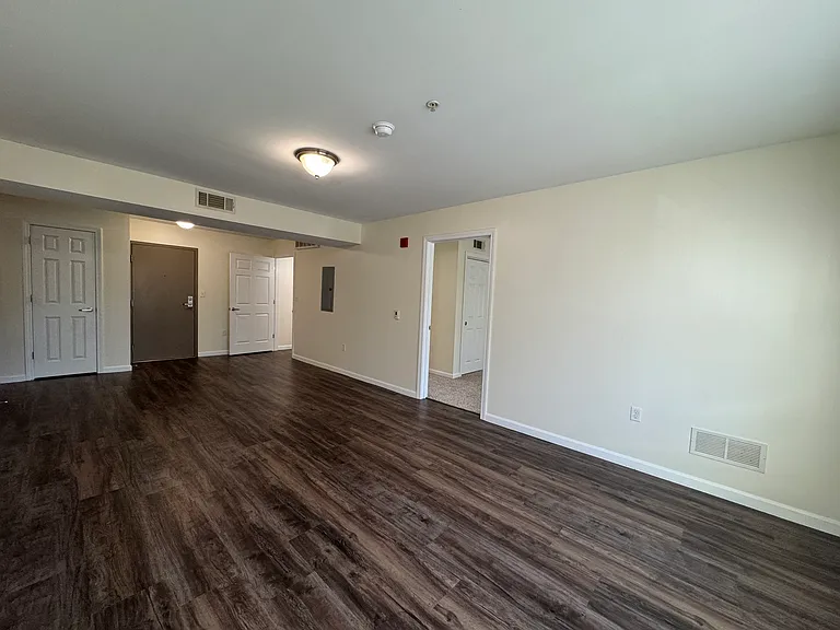 Redstone Apartments — Photo 40