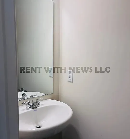 851 McKenzie Park Ter — Photo 15