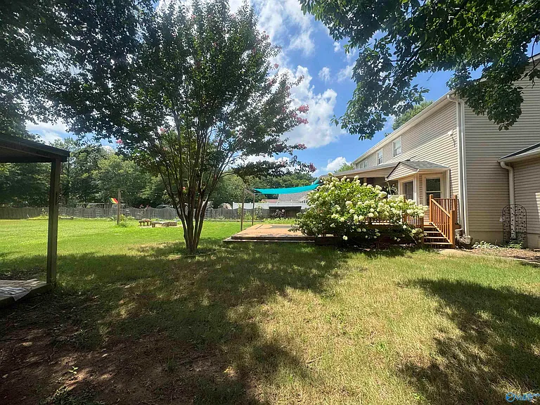 915 Highland Dr — Photo 21