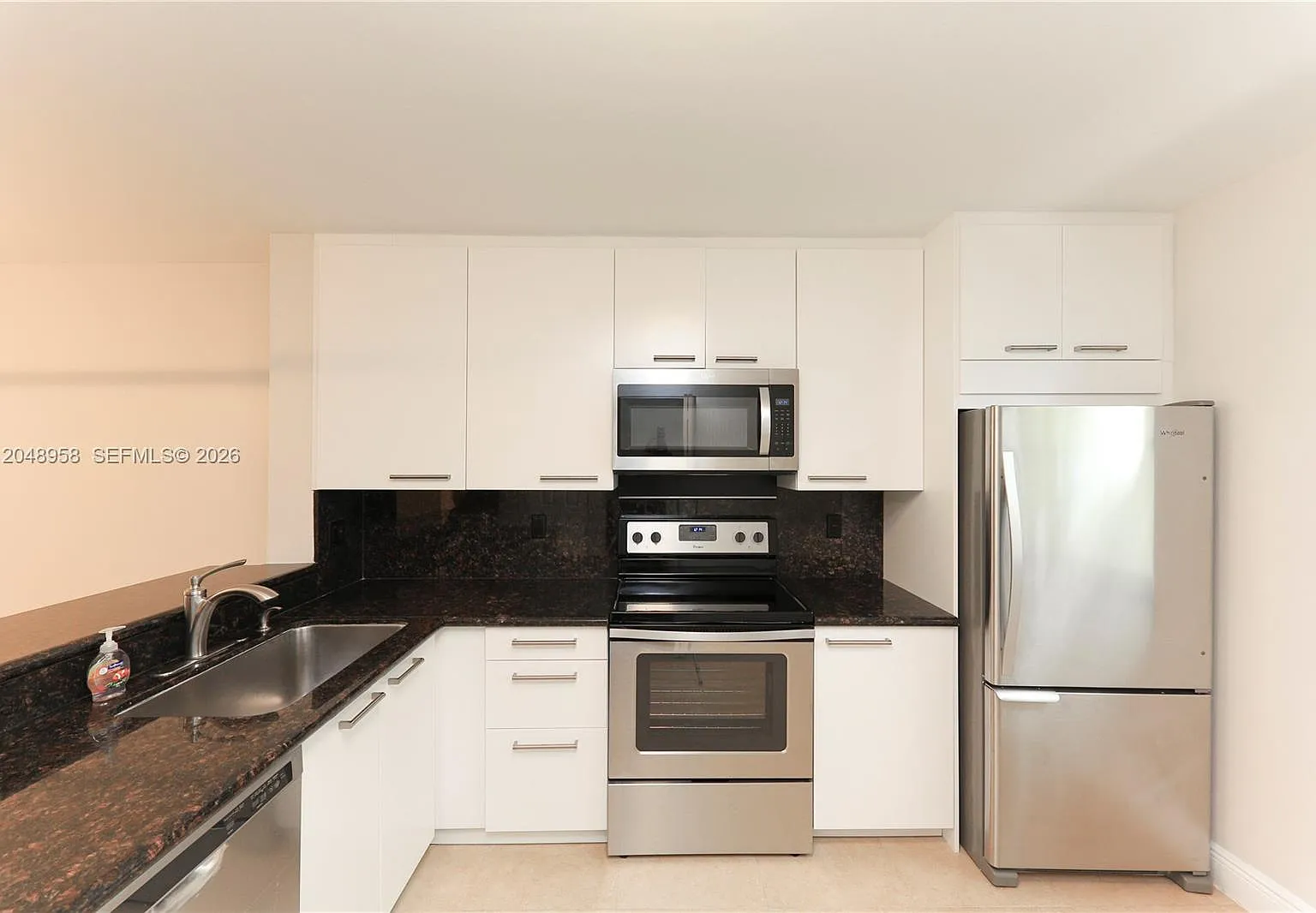 Grand Marquis Condo — Photo 3