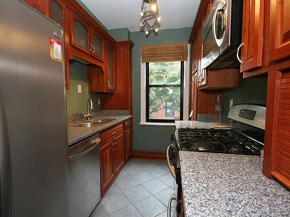 2nd image of 65 Park Ter E #C66)