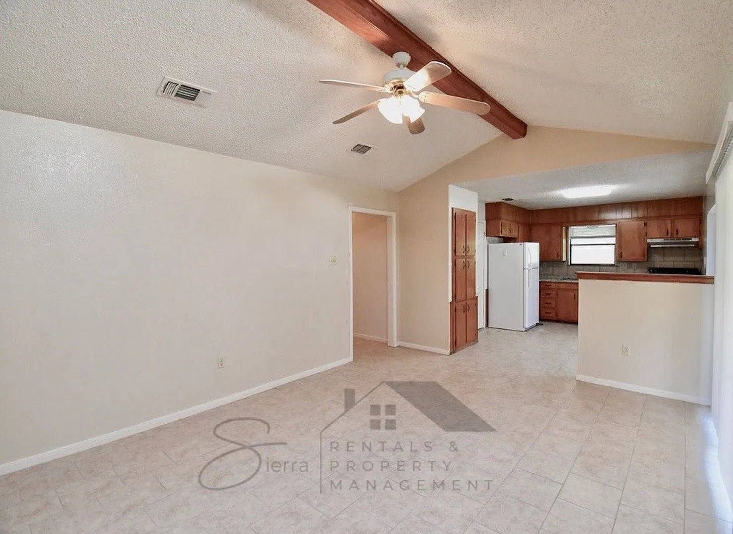 Charming 3 Bedroom 1.75 Bath, 1 Car Garage, 1 Carport Home In Copperas Cove! — Photo 2