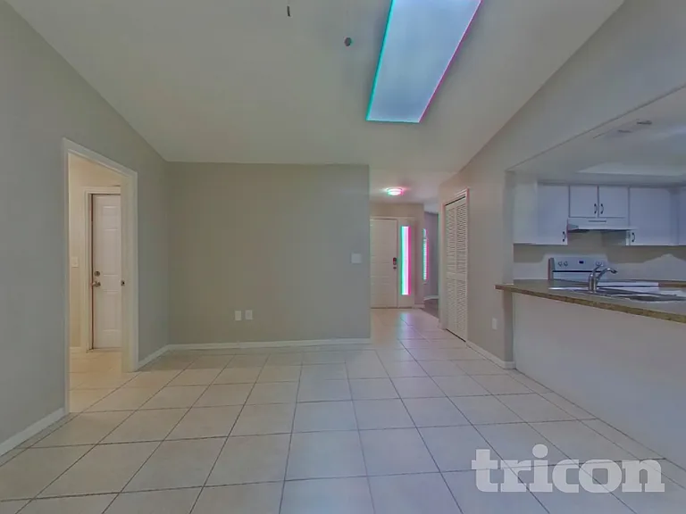 5913 Fall River Dr — Photo 5