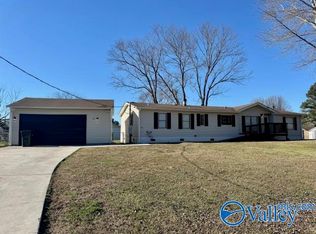 102 Lucas Cir, New Market, AL 35761