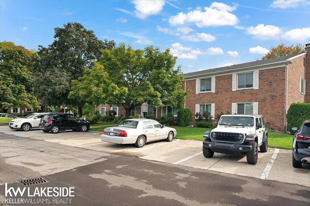 3 bed, 2.0 bath, 1120 sqft, $1,950 — Photo 4