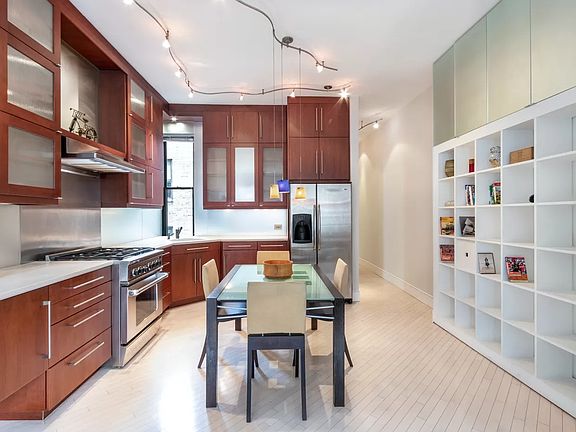 2nd image of 231 W 21st St APT 5B