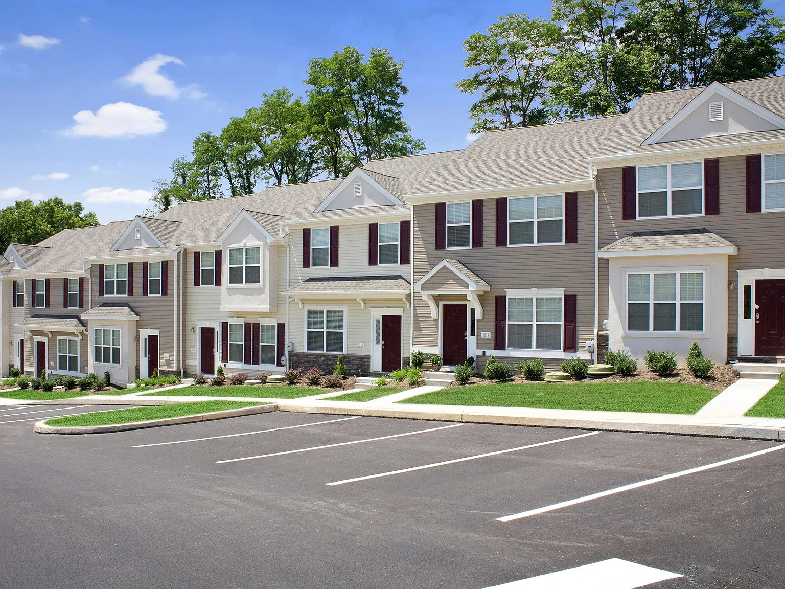 Emerald Pointe Townhomes — Photo 1