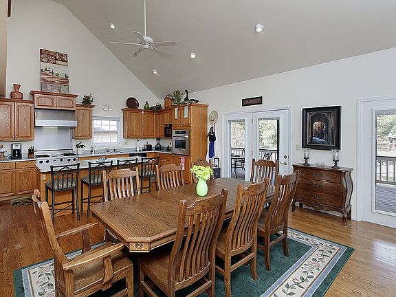 4th image of 1782 Lakeshore Dr