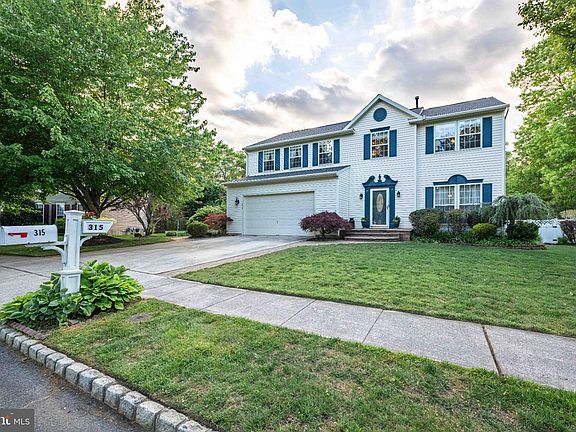 4th image of 315 Blossom Cir