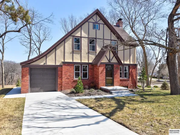 10211 Calhoun Rd, Omaha, NE 68112