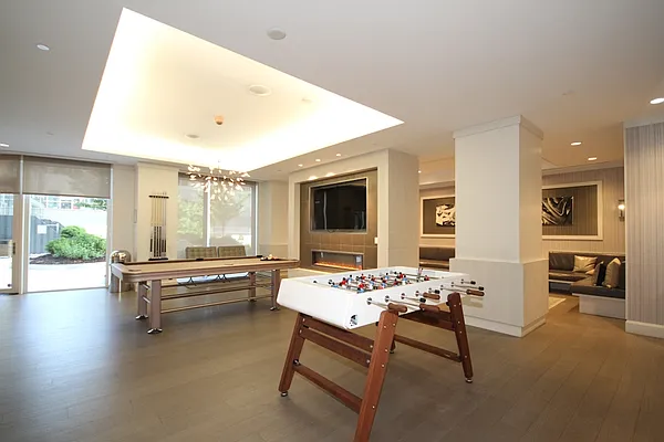 Rented by Red Apple Group | media 32