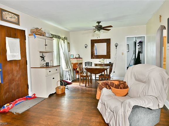 5th image of 1032 McKinley St NE