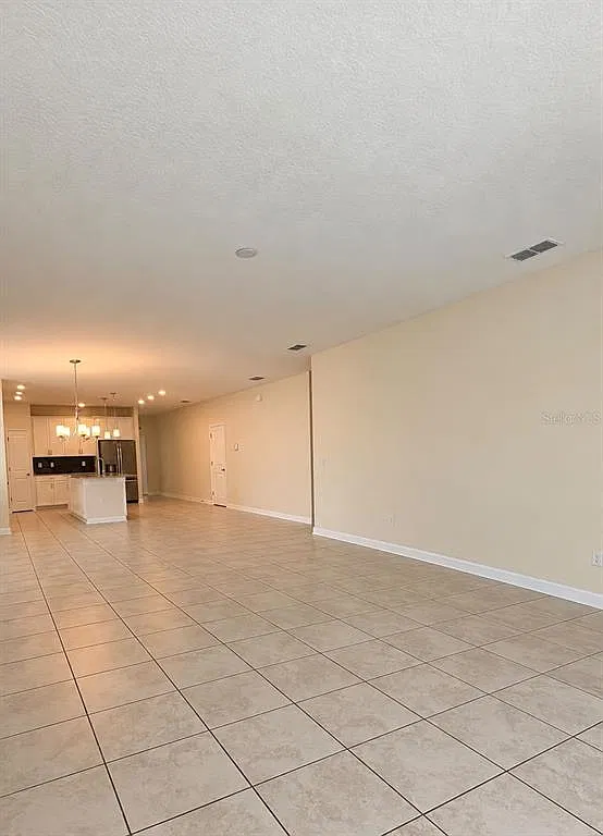 3 bed, 2.0 bath, 2068 sqft, $2,800 — Photo 4