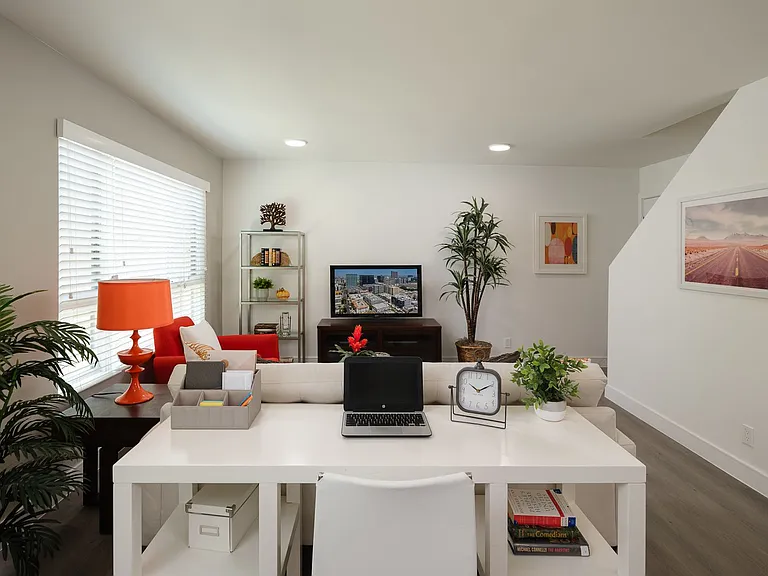 Spacious 2 Bed Townhouses! * Best Koreatown Location * Washer & Dryer * Bidet — Photo 21
