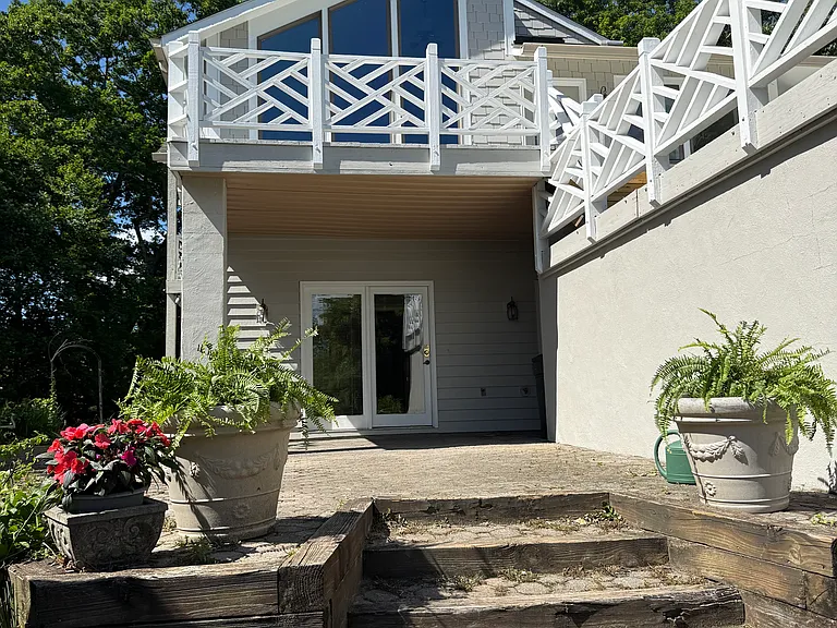 483 Clawson St — Photo 11