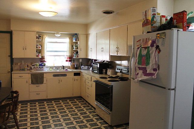 2nd image of 416 W Chestnut St