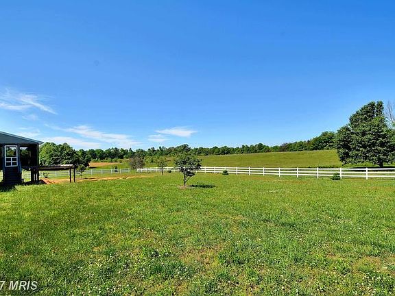 Large backyard...perfect for entertaining