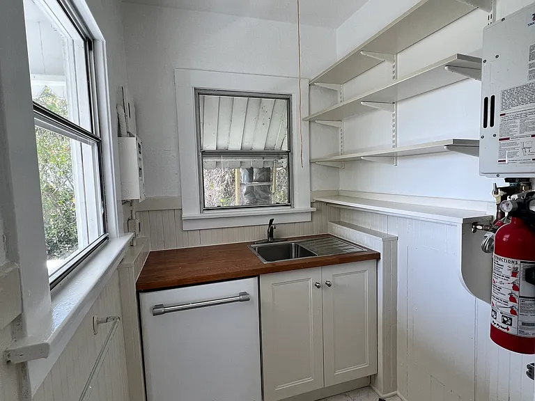 425-429 S Cabrillo Ave #427 — Photo 5