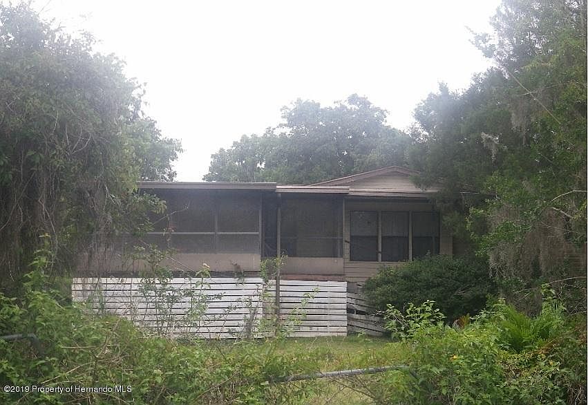 2nd image of 19483 Peyton Pl