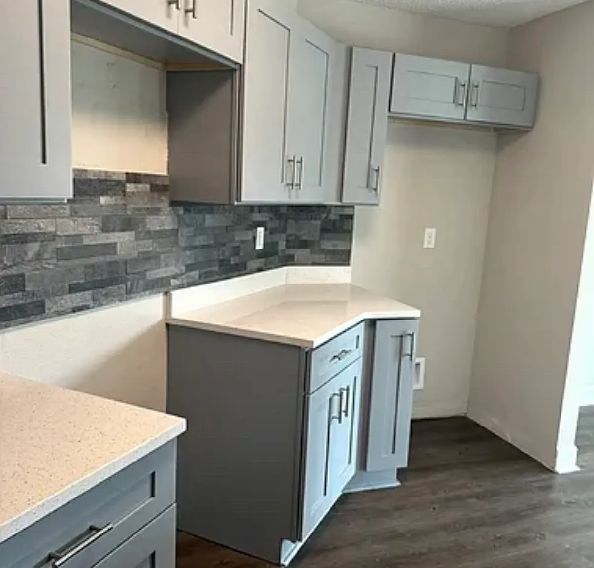 2 bed, 900 sqft, $1,600 — Photo 3