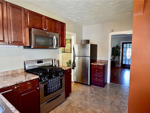 5th image of 245 Ferndale Dr