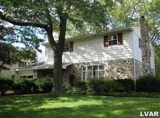 1300 Stonewood Dr, Bethlehem, PA 18017
