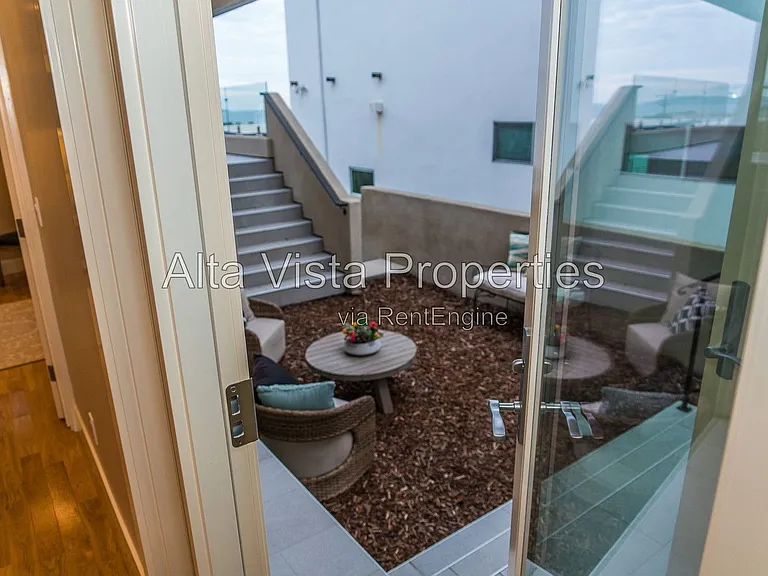 5606 Dolphin Pl — Photo 18