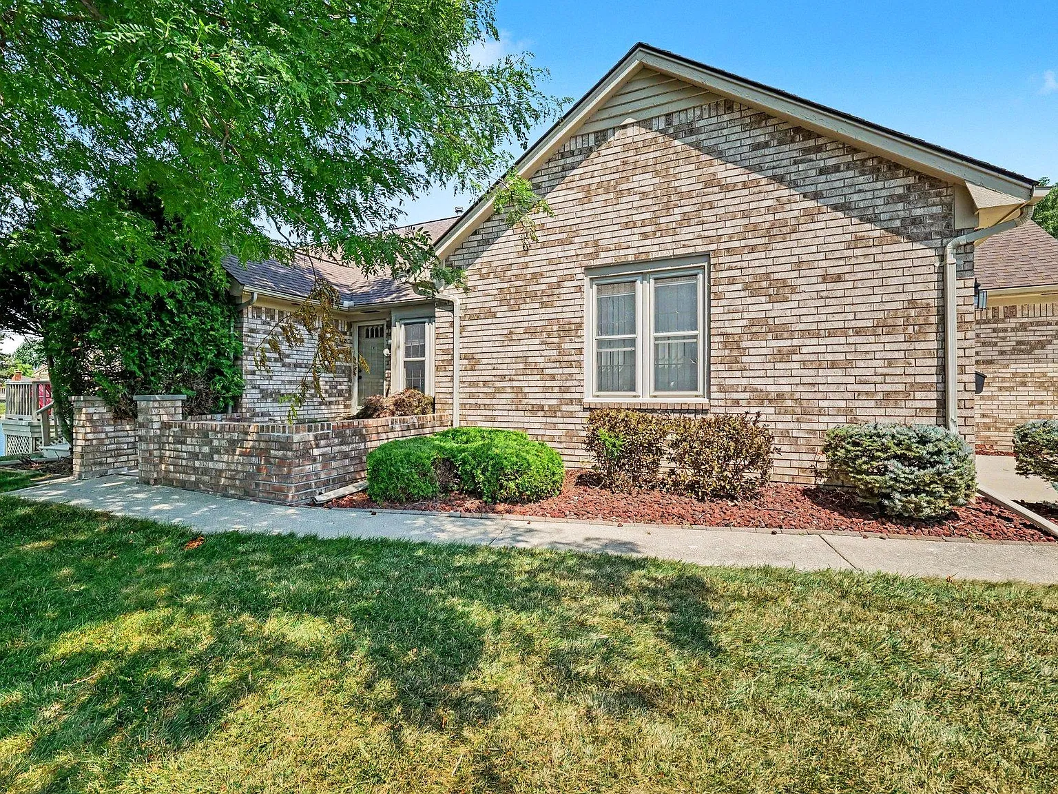 2 bed, 3.0 bath, 1200 sqft, $2,000 — Photo 3