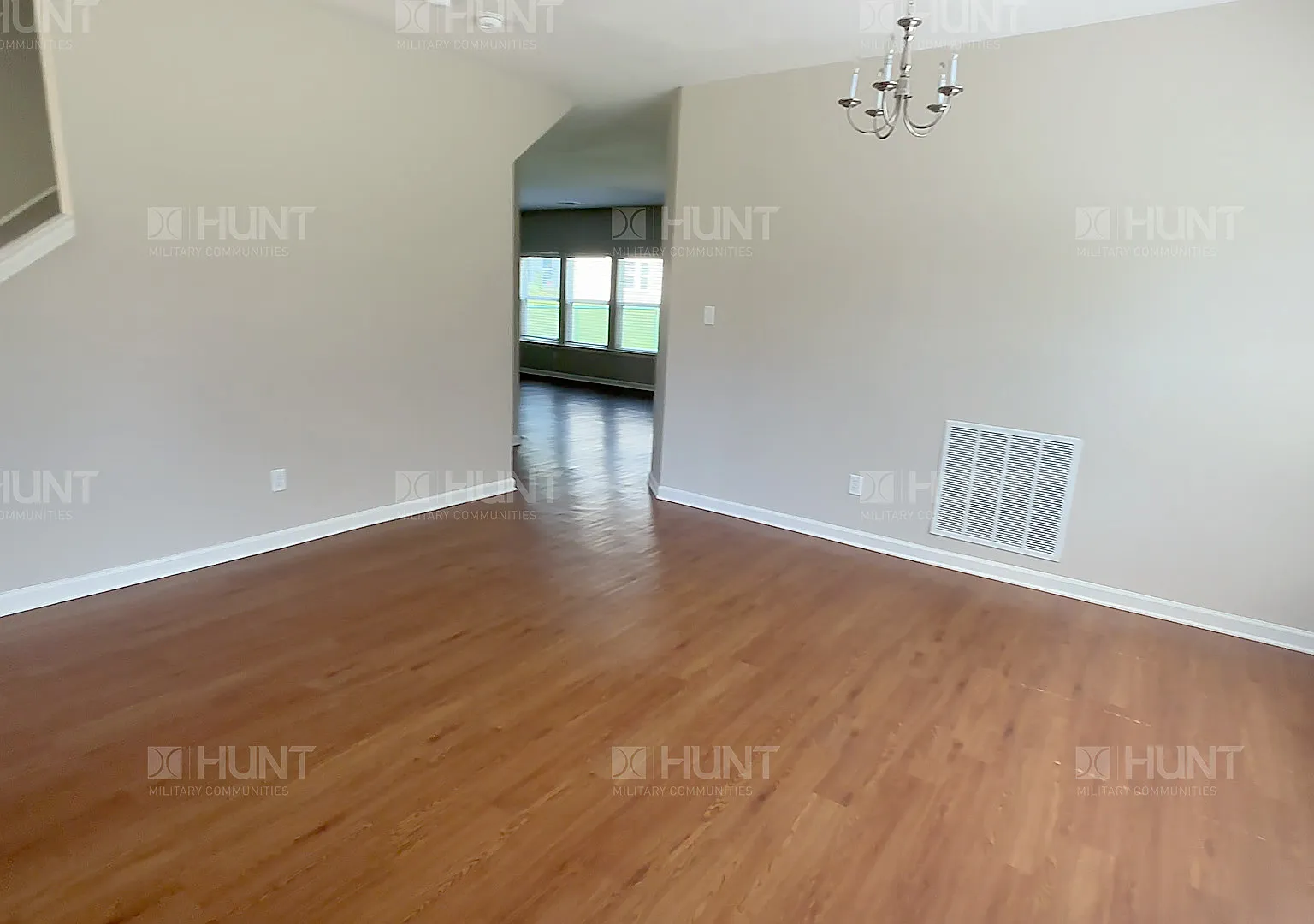 4 bed, 2.5 bath, 2428 sqft, $2,643 — Photo 4